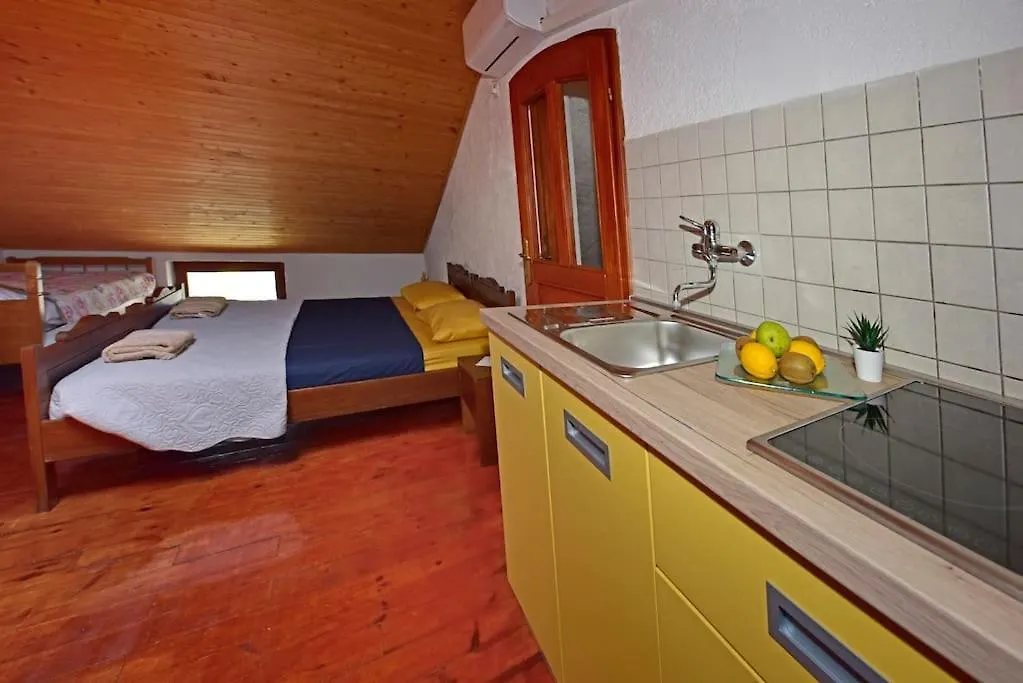 Only 250M From The Sea Apartment Funtana