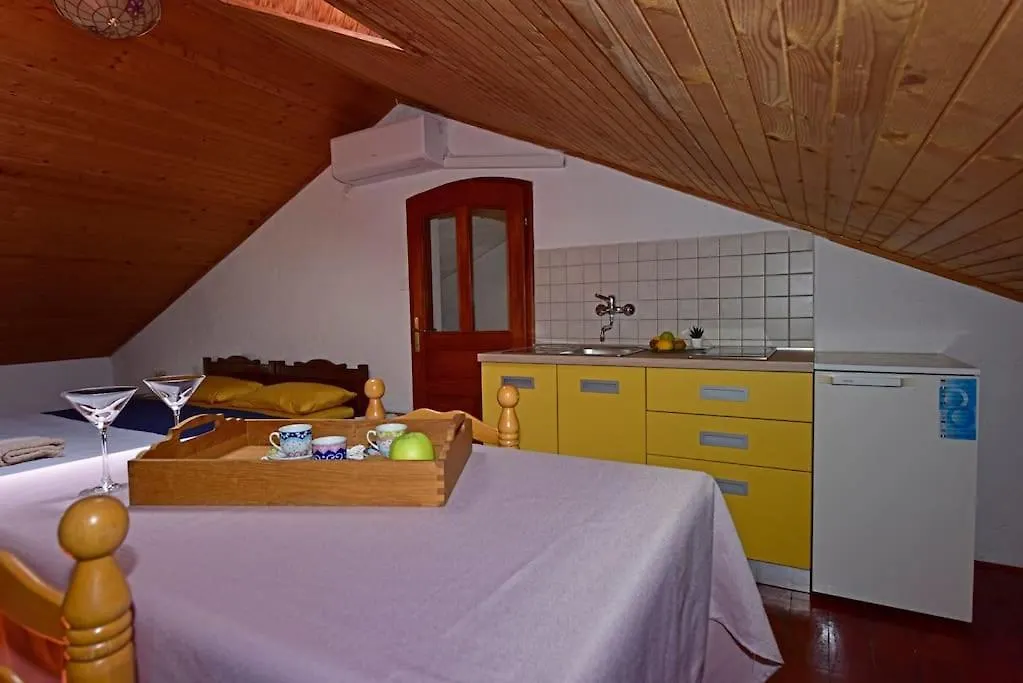 Only 250M From The Sea Apartment Funtana 0*,